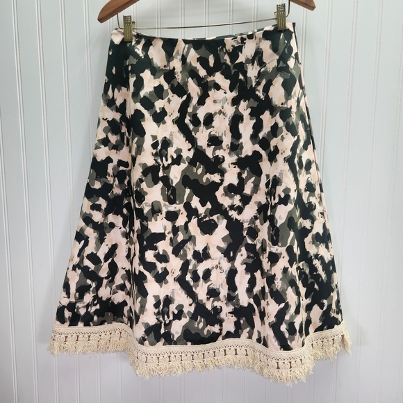 H&M A-Line Skirt Camouflage Print Midi Skirt With A Fringe Trim Size 8 - Picture 3 of 12
